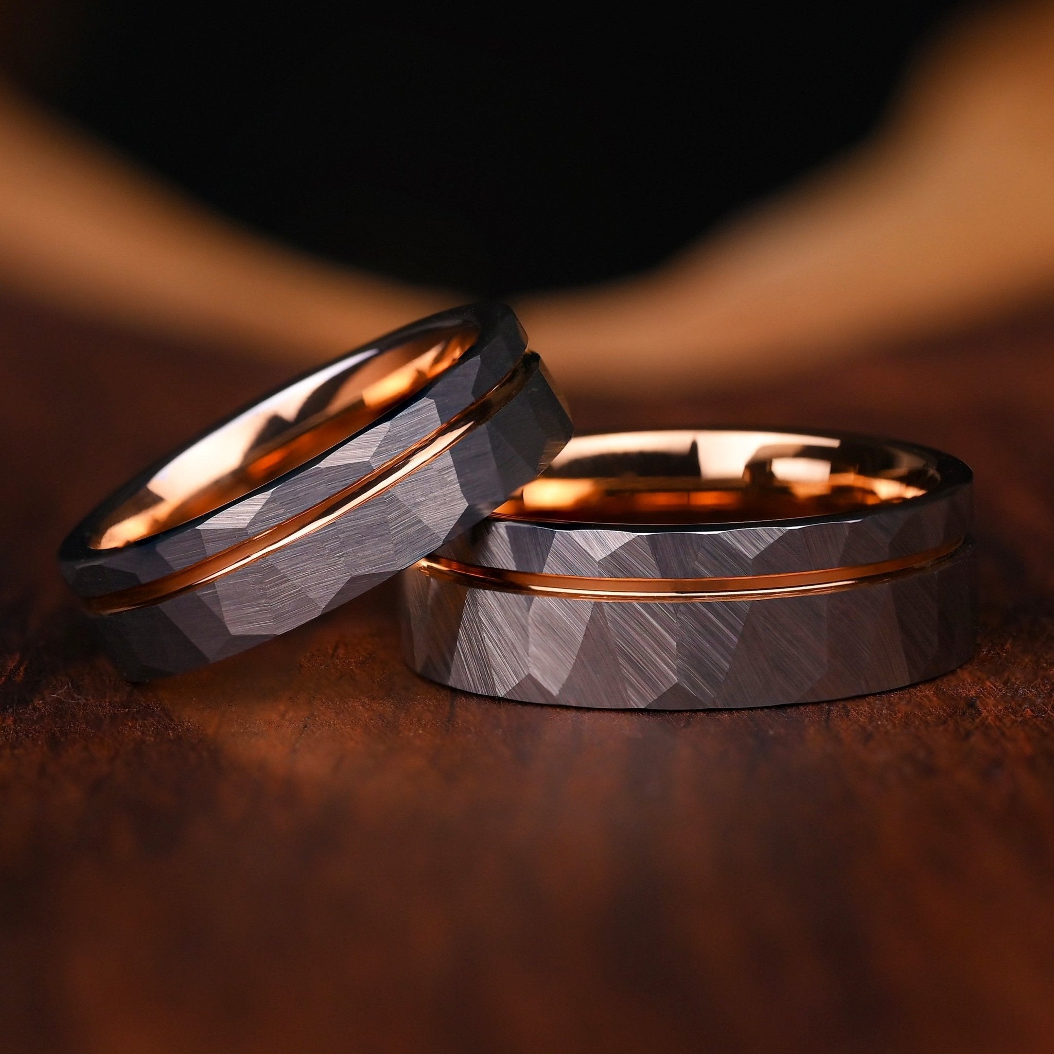 Silberring für Paare mit Roségoldstreifen und dauerhaftem Design