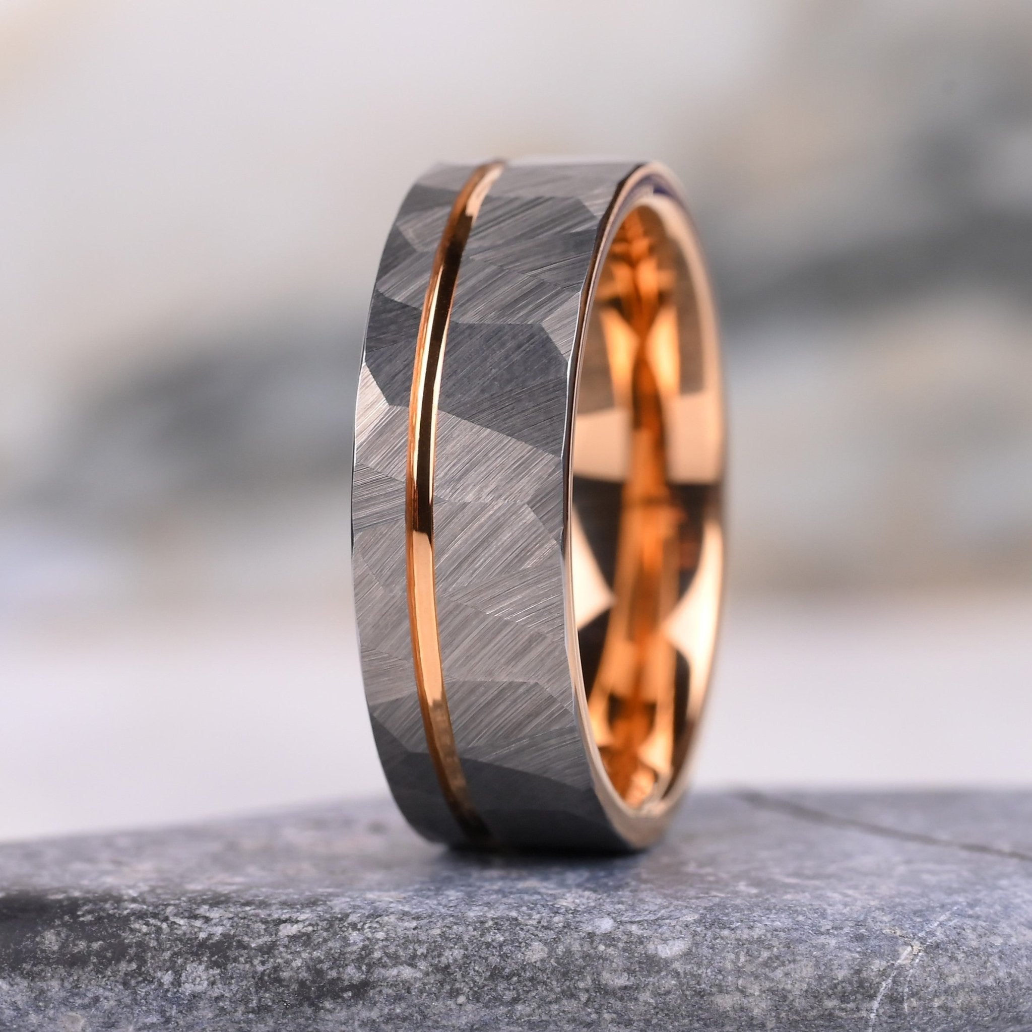 Silberring für Paare mit Roségoldstreifen und einzigartigem Design