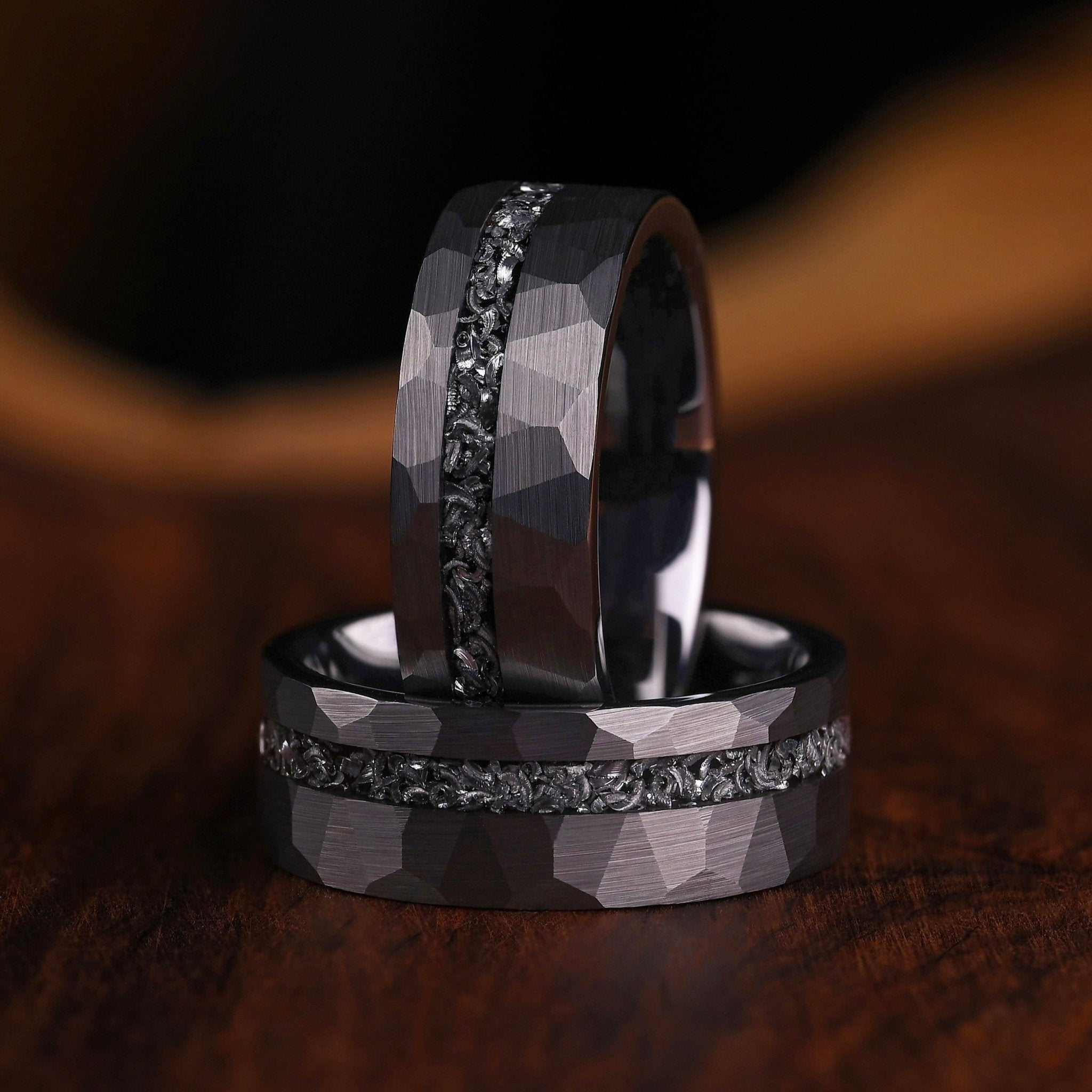 Ringe für Männer aus Silber Wolfram mit Meteoriteneinlage