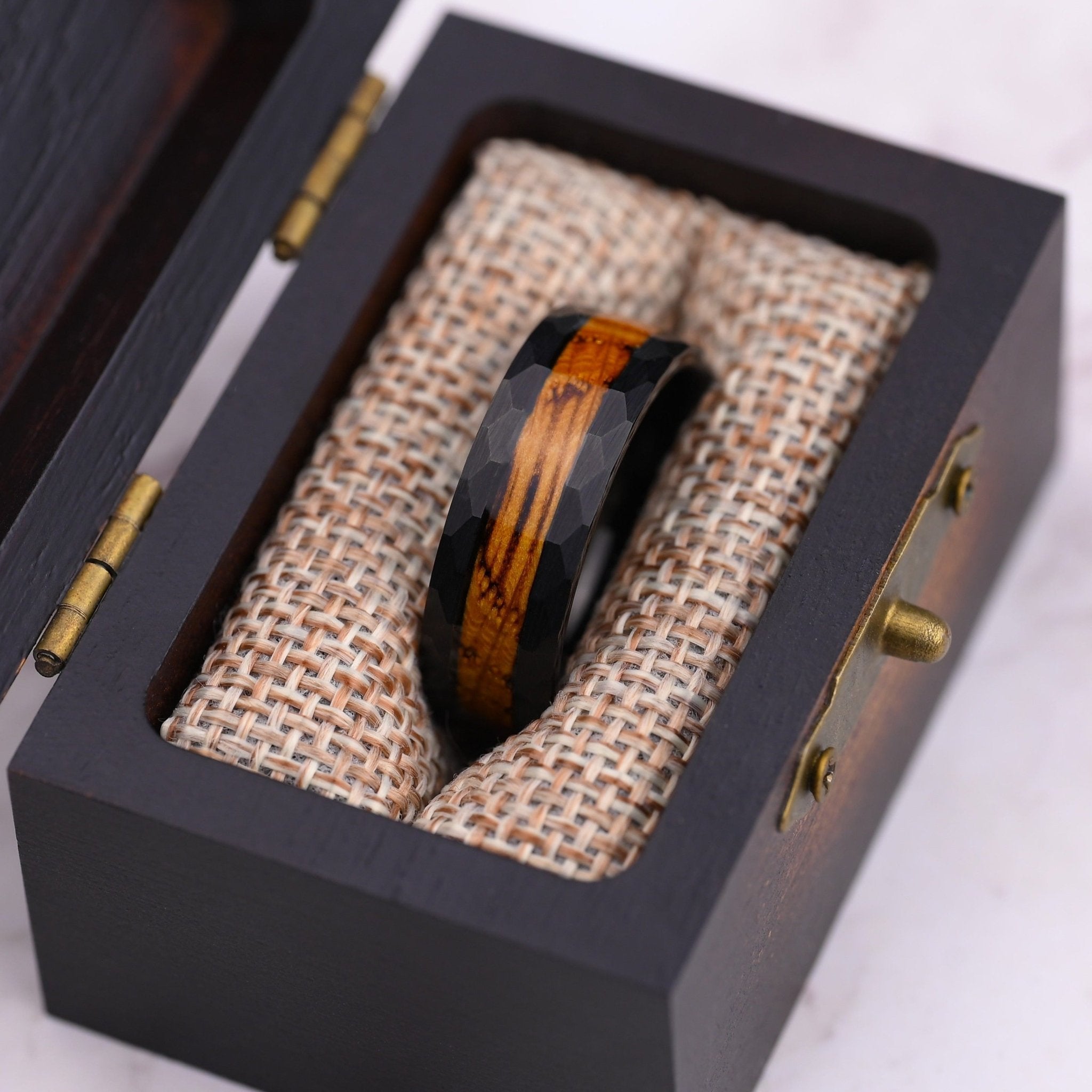 Eiche - Ehering für Männer - WOLFRAM - Monetto Ringe